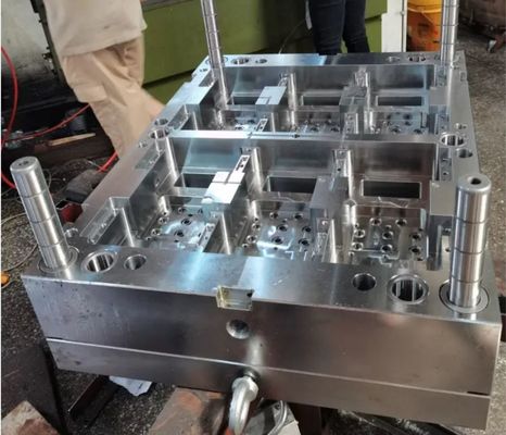 Obróbka CNC Forma z wieloma 8 wnękami i materiałem P20 S50c S136